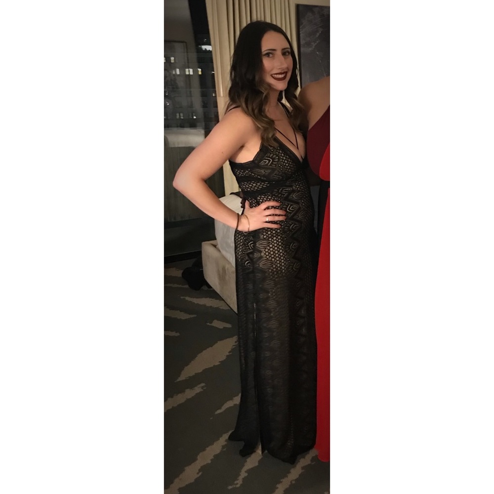 Black Lace Deep V Gown - Picture 2 of 3